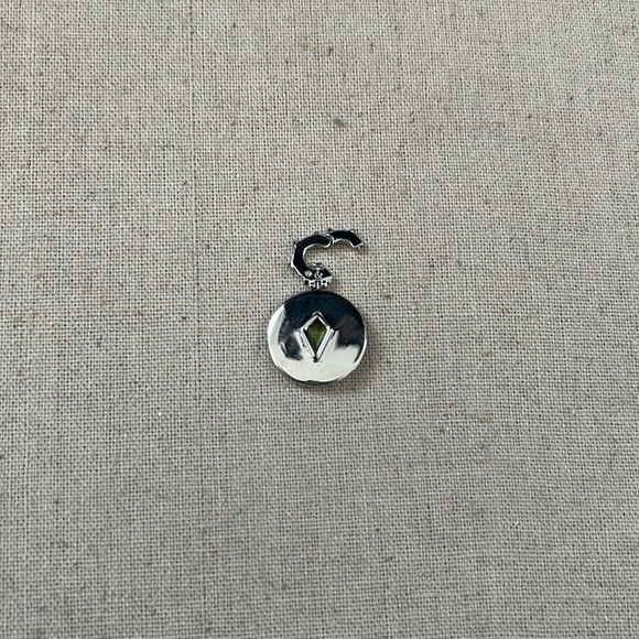 STELLA&DOT Power stone medallion, August - Picture 4 of 8